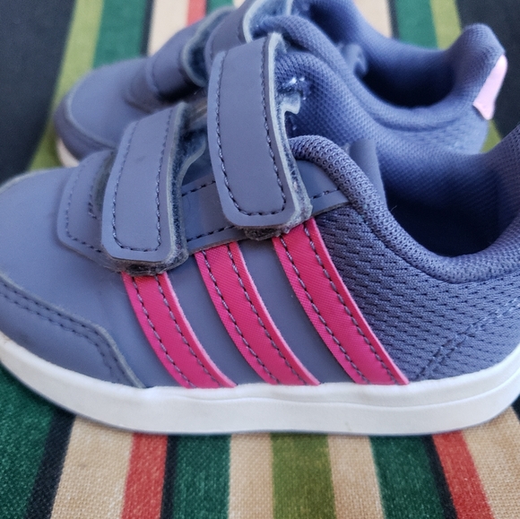 Adidas Toddler Gilr Sneakers - Picture 3 of 6